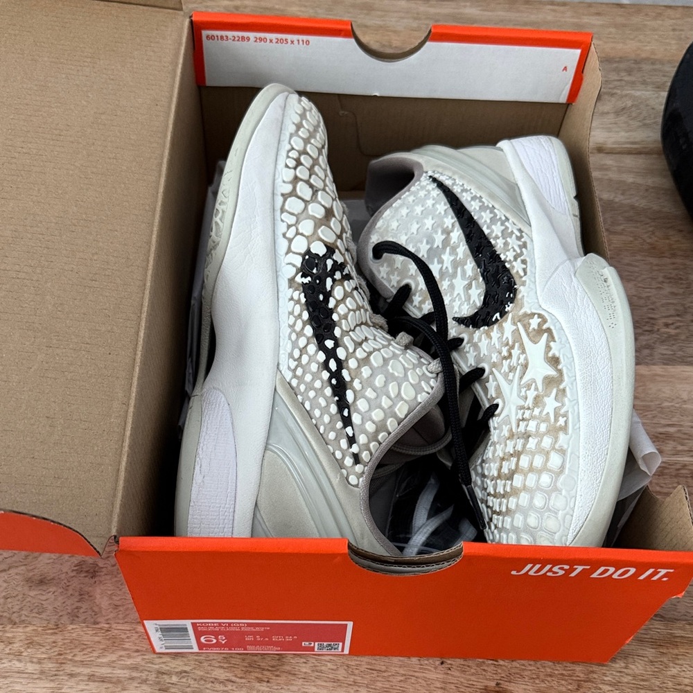 Kobe VI Nike Sail/Black Sneakers. Youth 6.5.